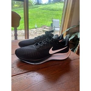 Women’s Nike Air Zoom Pegasus 37, Size 11, Black/White